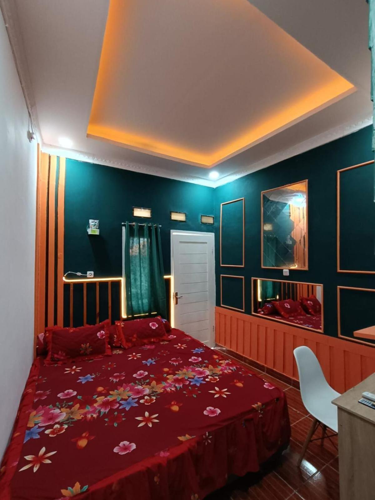Hotel Oyo Life 92977 Neba Kost Aesthetic à Peladen Extérieur photo