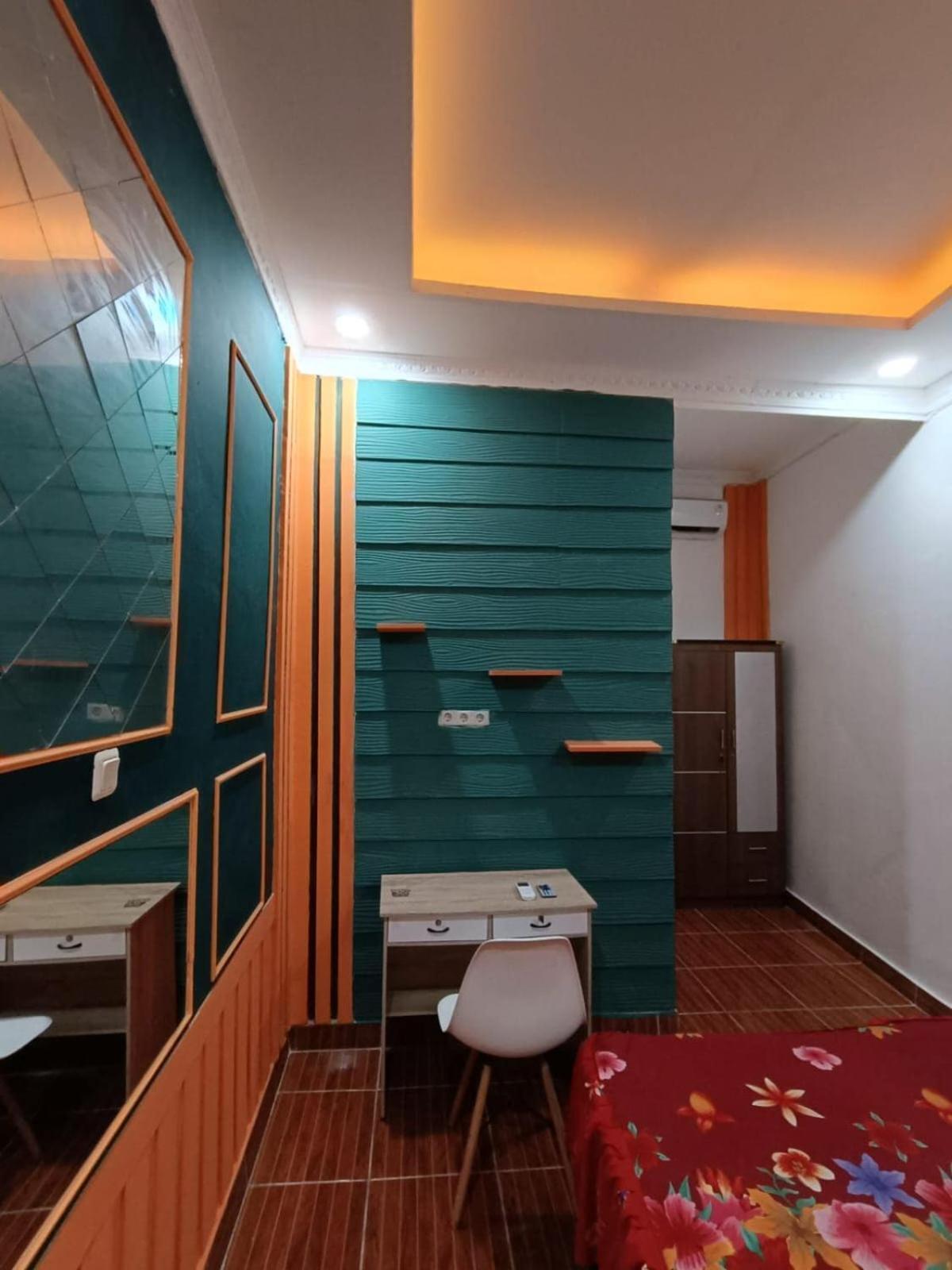Hotel Oyo Life 92977 Neba Kost Aesthetic à Peladen Extérieur photo